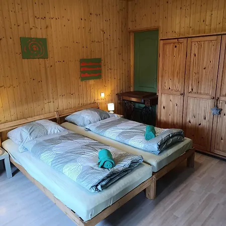 Appartement Confortable Avec Terrasse Et Parking à Jebsheim - Fr-1-744-50 *