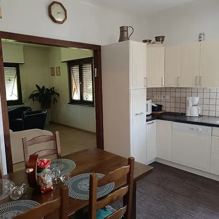 Confortable Avec Terrasse Et Parking à Jebsheim - Fr-1-744-50