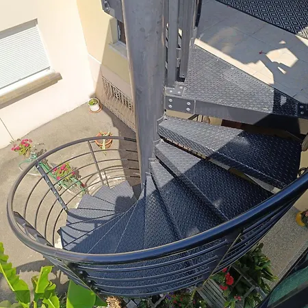 Confortable Avec Terrasse Et Parking A Jebsheim - Fr-1-744-50 * Jebsheim