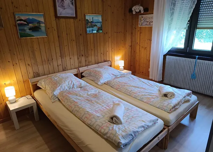 Confortable Avec Terrasse Et Parking à Jebsheim - Fr-1-744-50 *