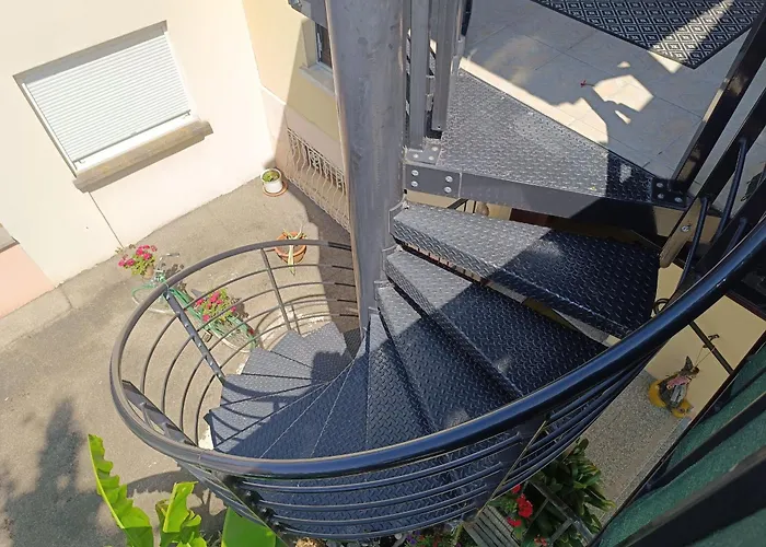 Confortable Avec Terrasse Et Parking A Jebsheim - Fr-1-744-50 * Jebsheim